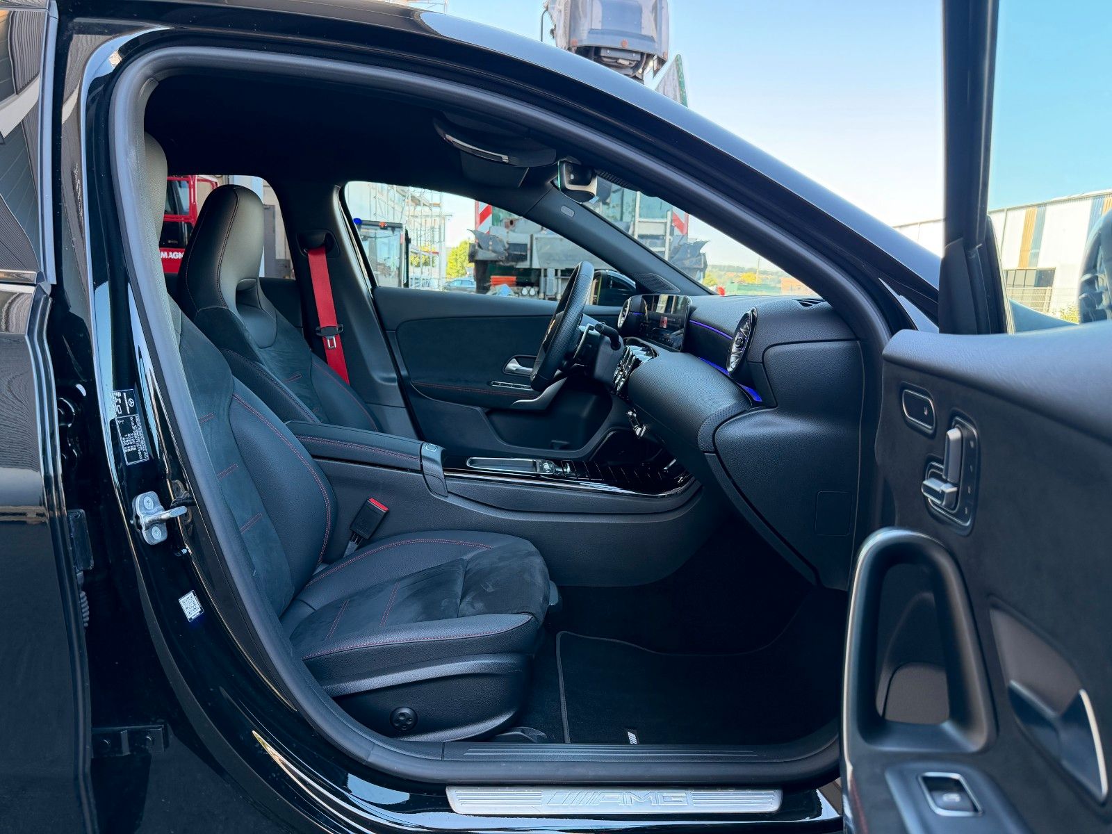 Fahrzeugabbildung Mercedes-Benz A 35 AMG 4Matic+Aero+StandH+360+MultiB+Memory
