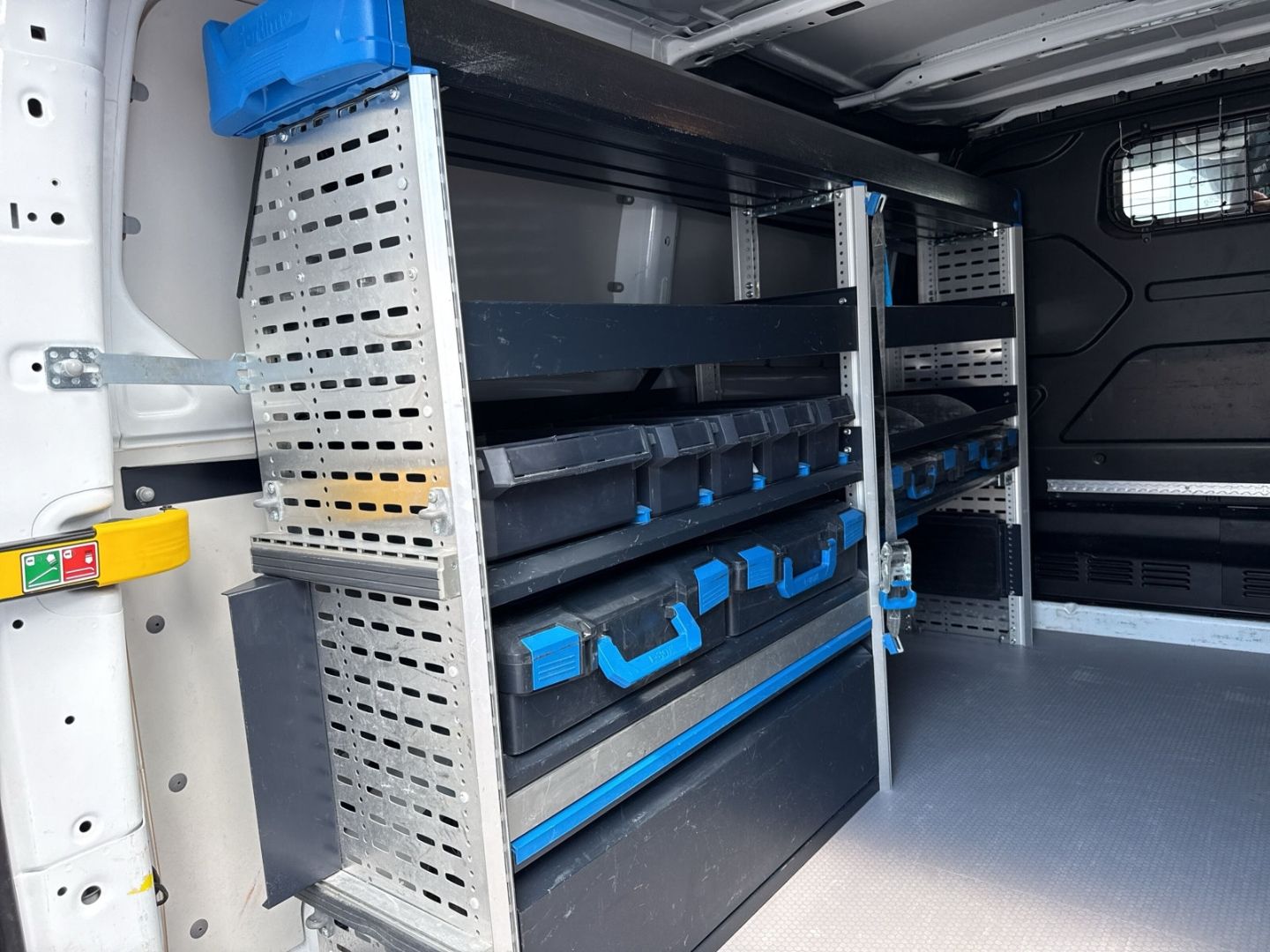 Fahrzeugabbildung Ford Transit Kasten 300 L1 Trend mit Sortimo Regalaus