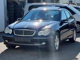 Mercedes-Benz C 320 AVANTGARDE - Mercedes-Benz C 320: Limousine