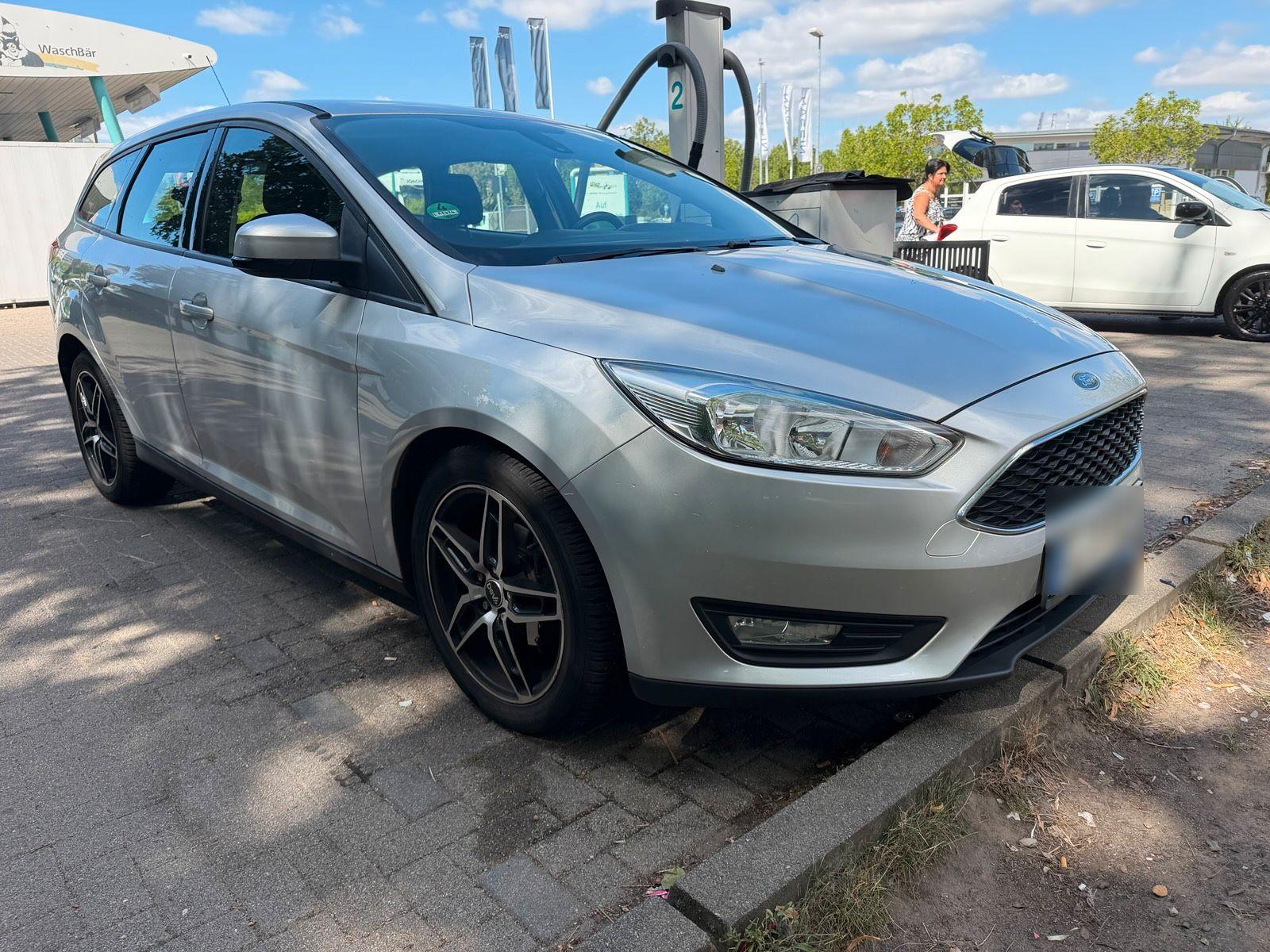 Ford Focus 2015 — rear view