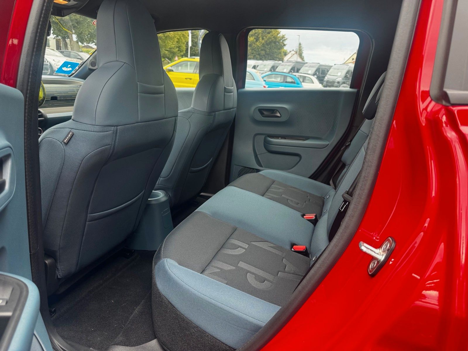 Fahrzeugabbildung Fiat Grande Panda (RED) 44 kWh DAB PDC Elektro