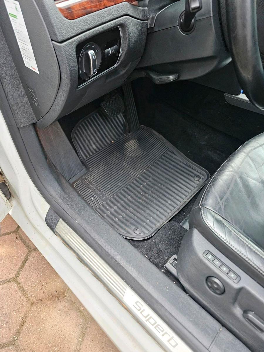 Skoda Superb 2012 — photo 8
