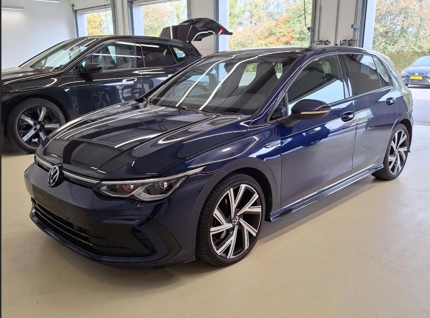 Volkswagen Golf VIII Lim. R-Line*PANO*LED*AMBIENT