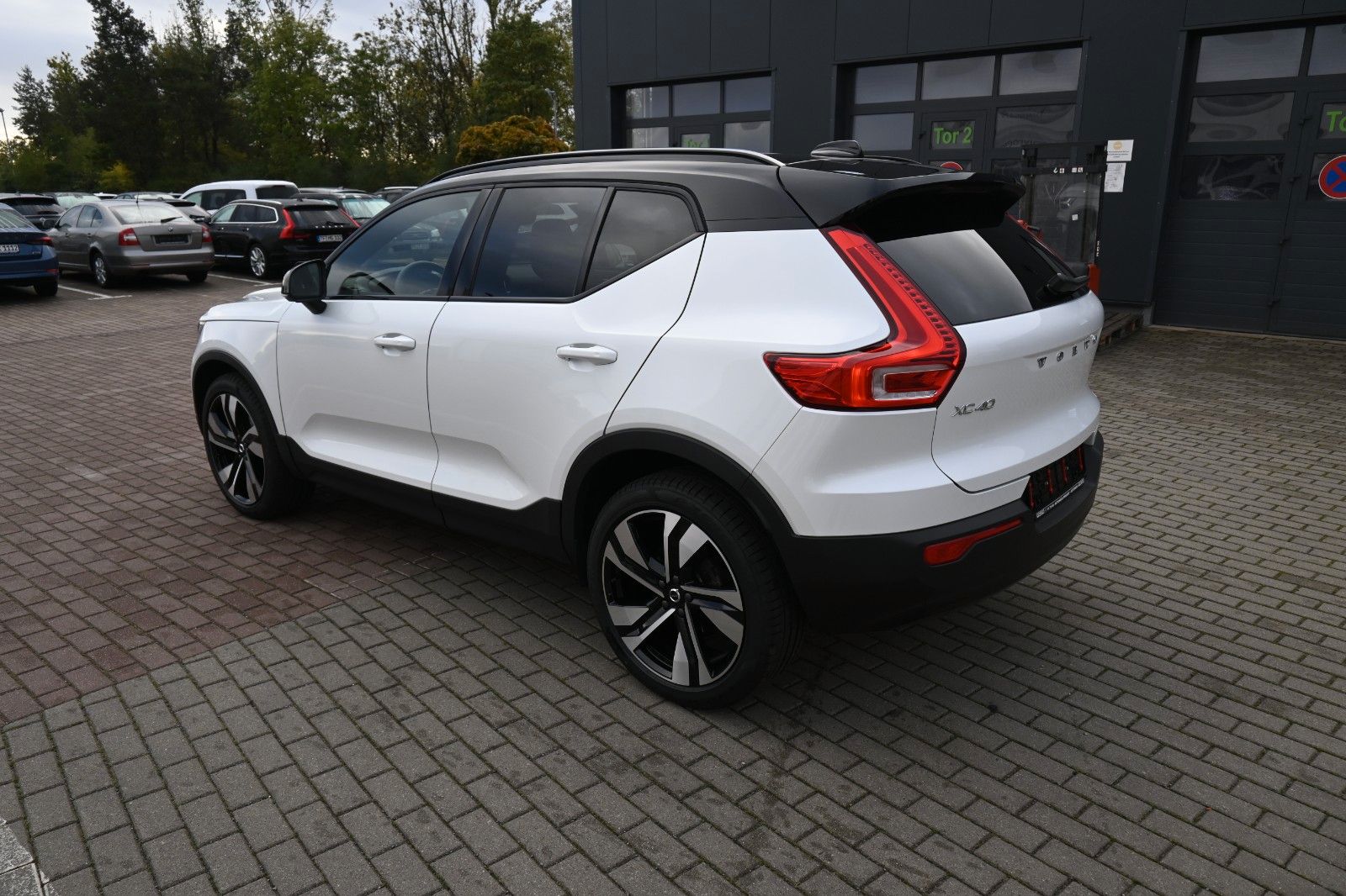 Fahrzeugabbildung Volvo XC40 T3 R Design *PANO*RFK*H&K*Leder*
