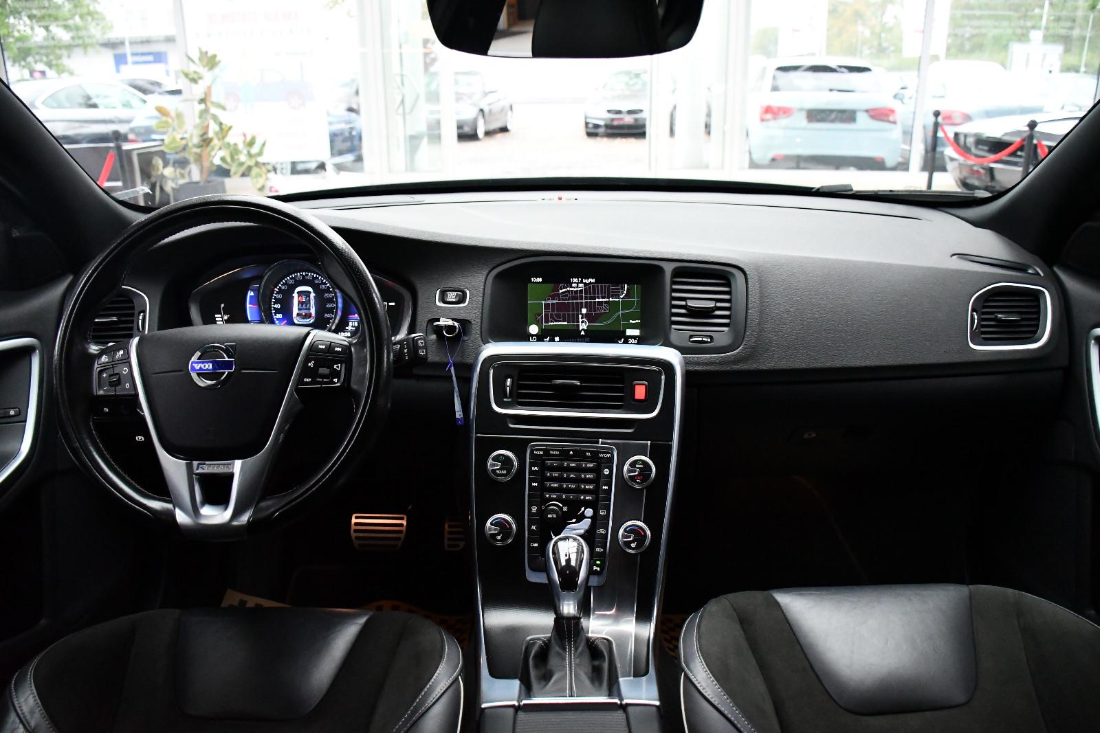 Volvo V60 D4 R-Design Aut. Kamera Leder Navi Ahk 82tkm
