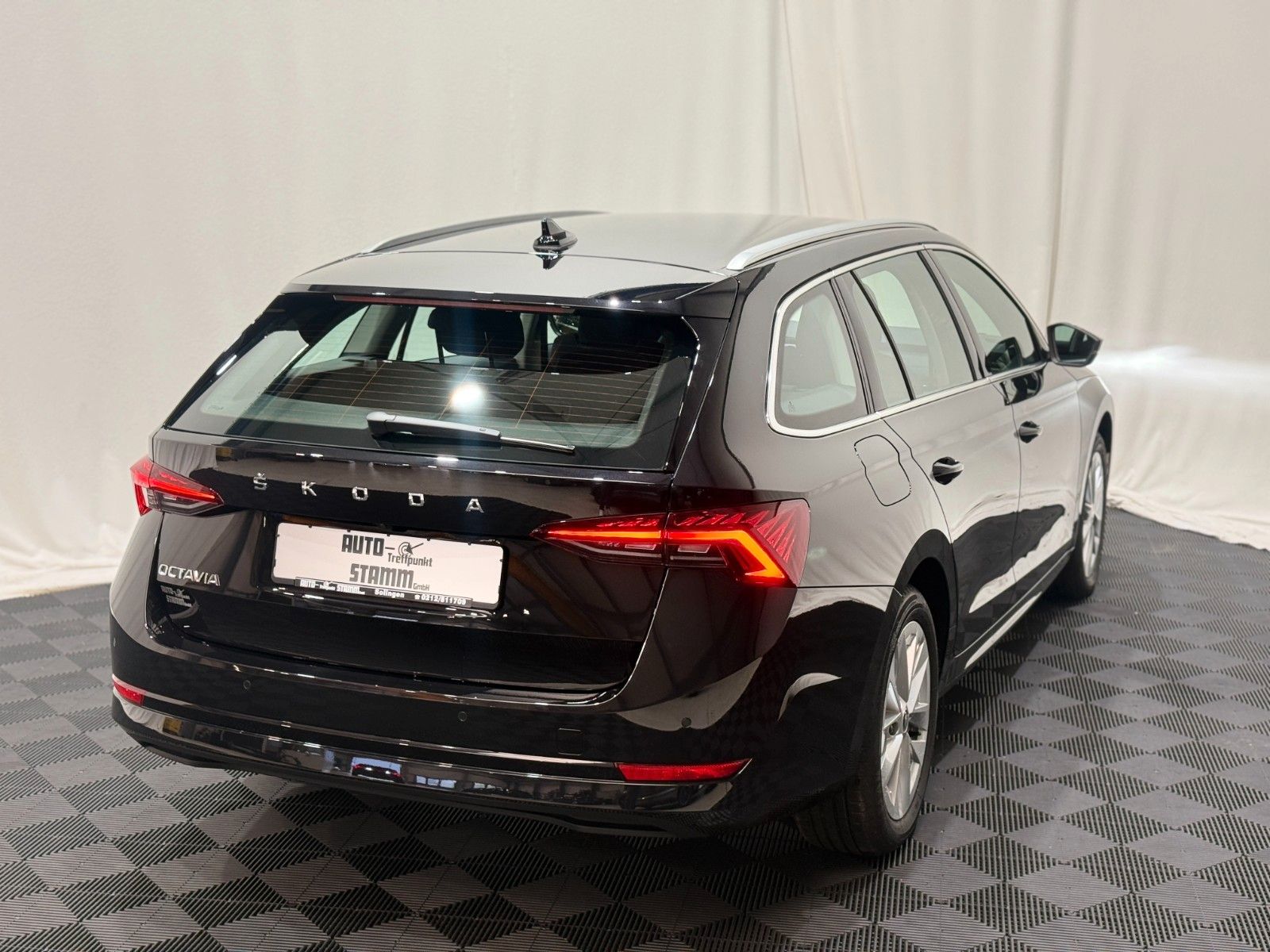 Fahrzeugabbildung SKODA Octavia Combi Style 2.0 TDI DSG