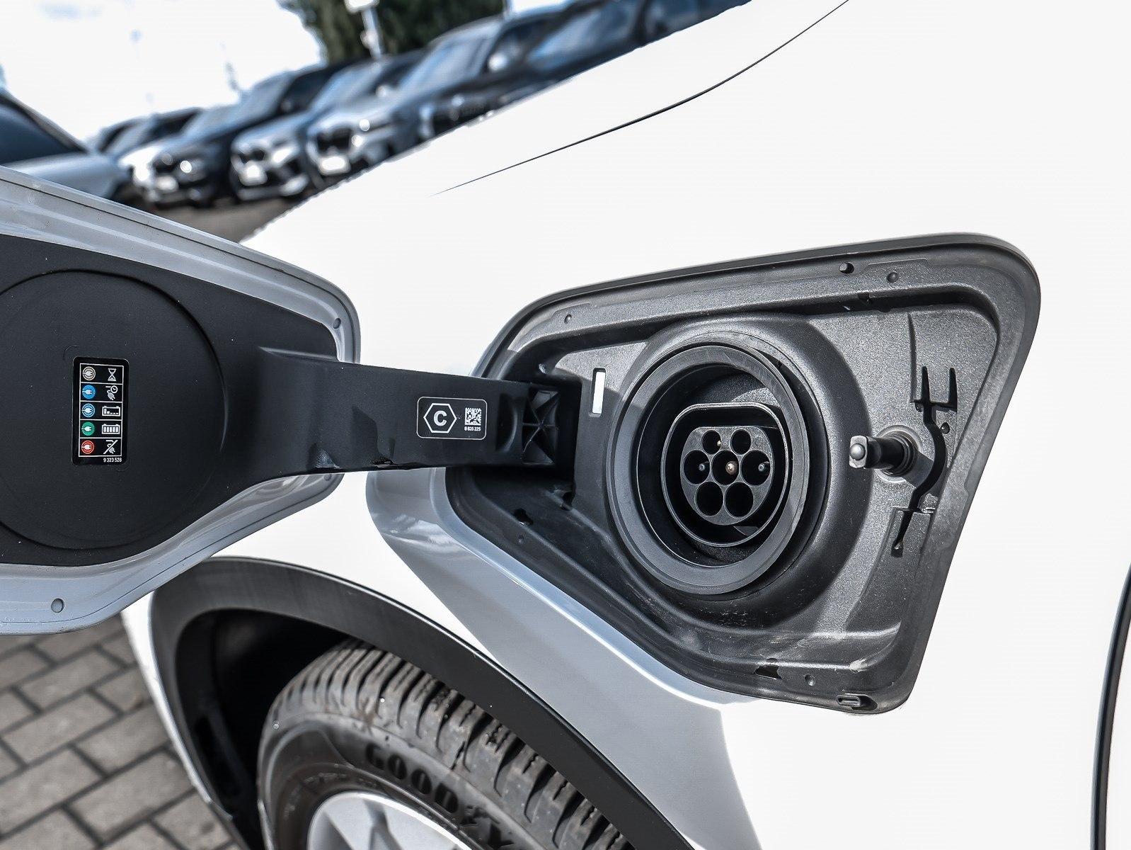 BMW X2 xDrive25e A RFK NAVI LED Sound Syst. PDC V+H