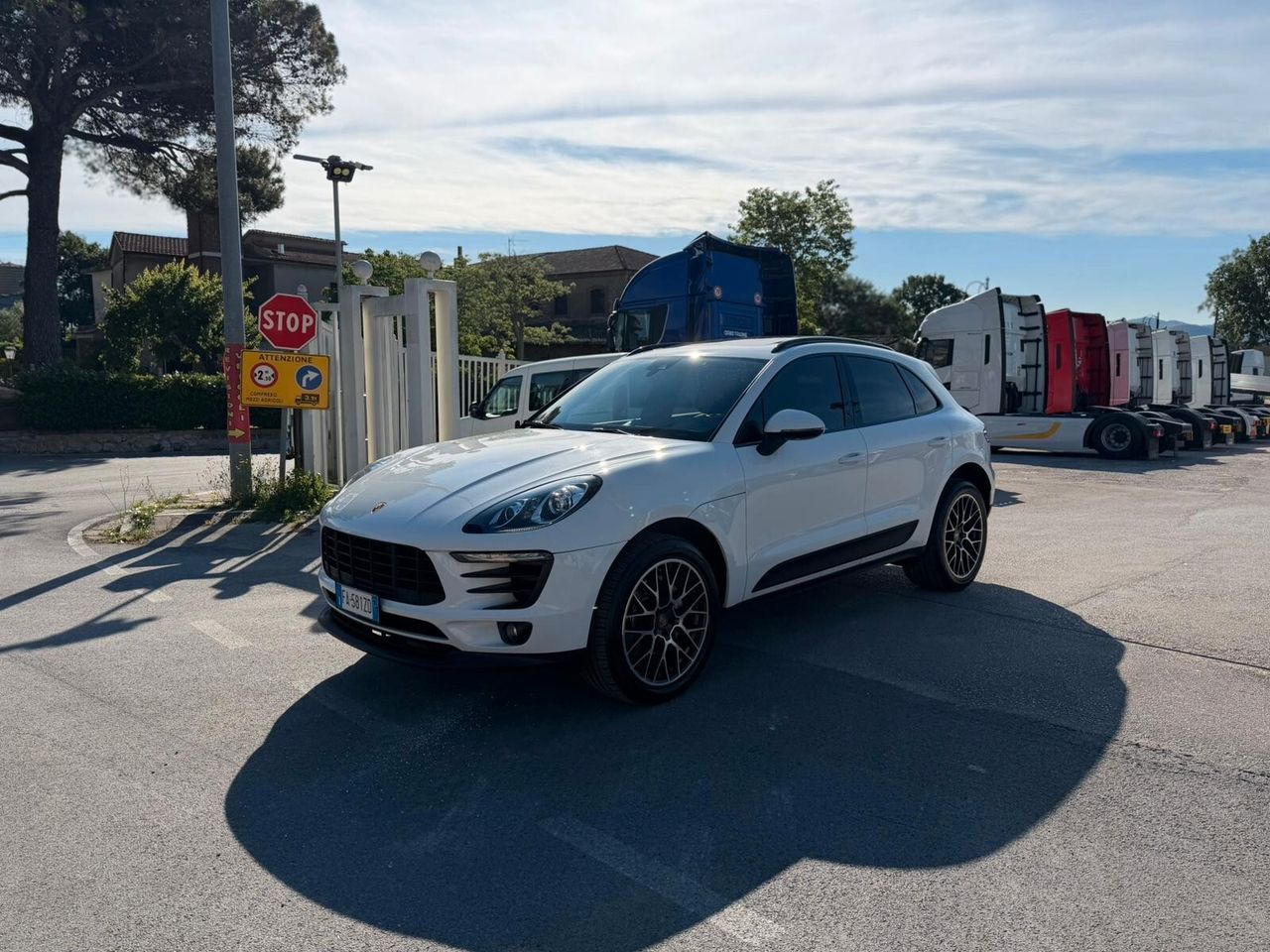 PORSCHE Macan