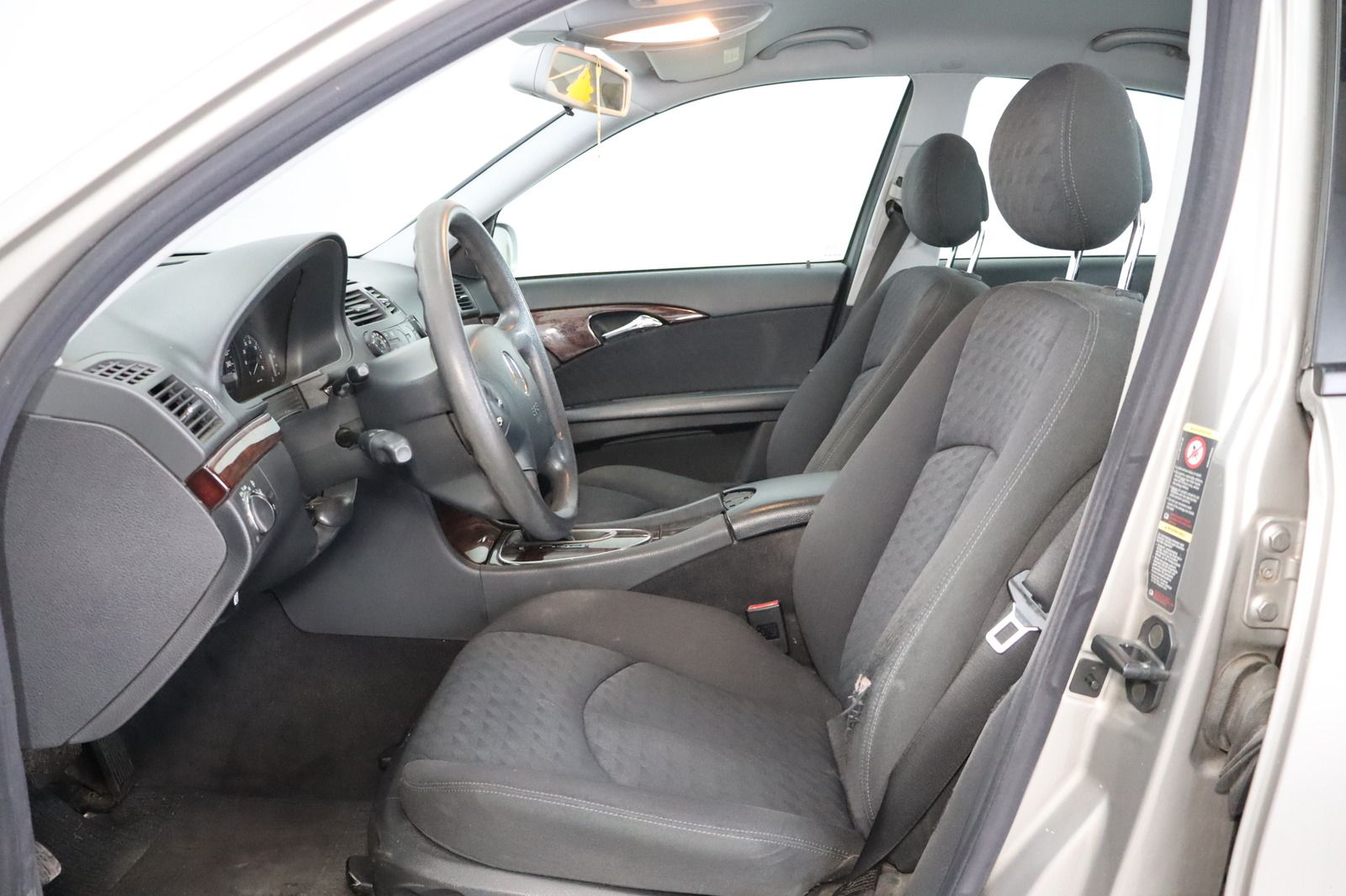 Fahrzeugabbildung Mercedes-Benz E 200 KOMPRESSOR Automatik * Klimaautom. *