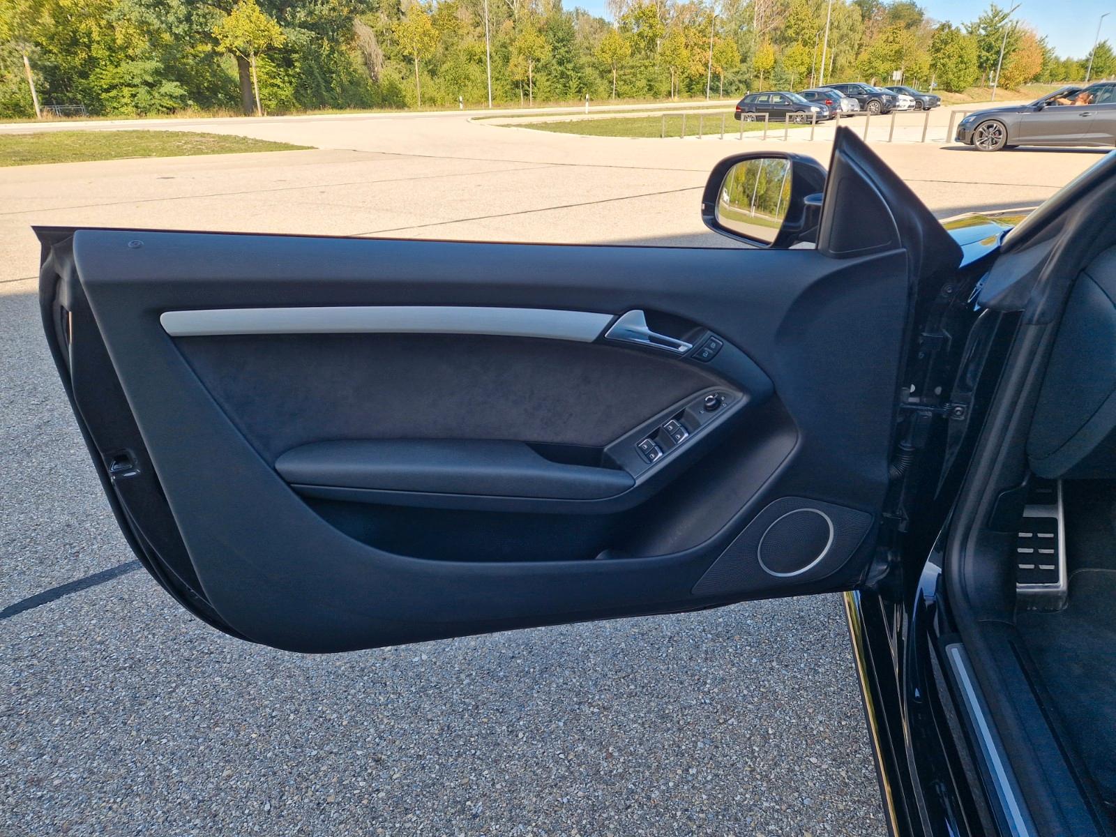 Audi A5 2.0 TDI (DPF) Cabriolet S-Line