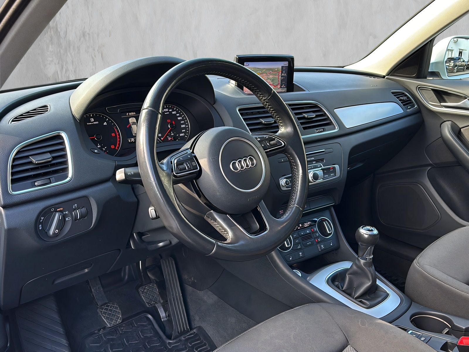 Fahrzeugabbildung Audi Q3 2.0 TDI S LINE SELECTION PANO NAVI KEYLESS