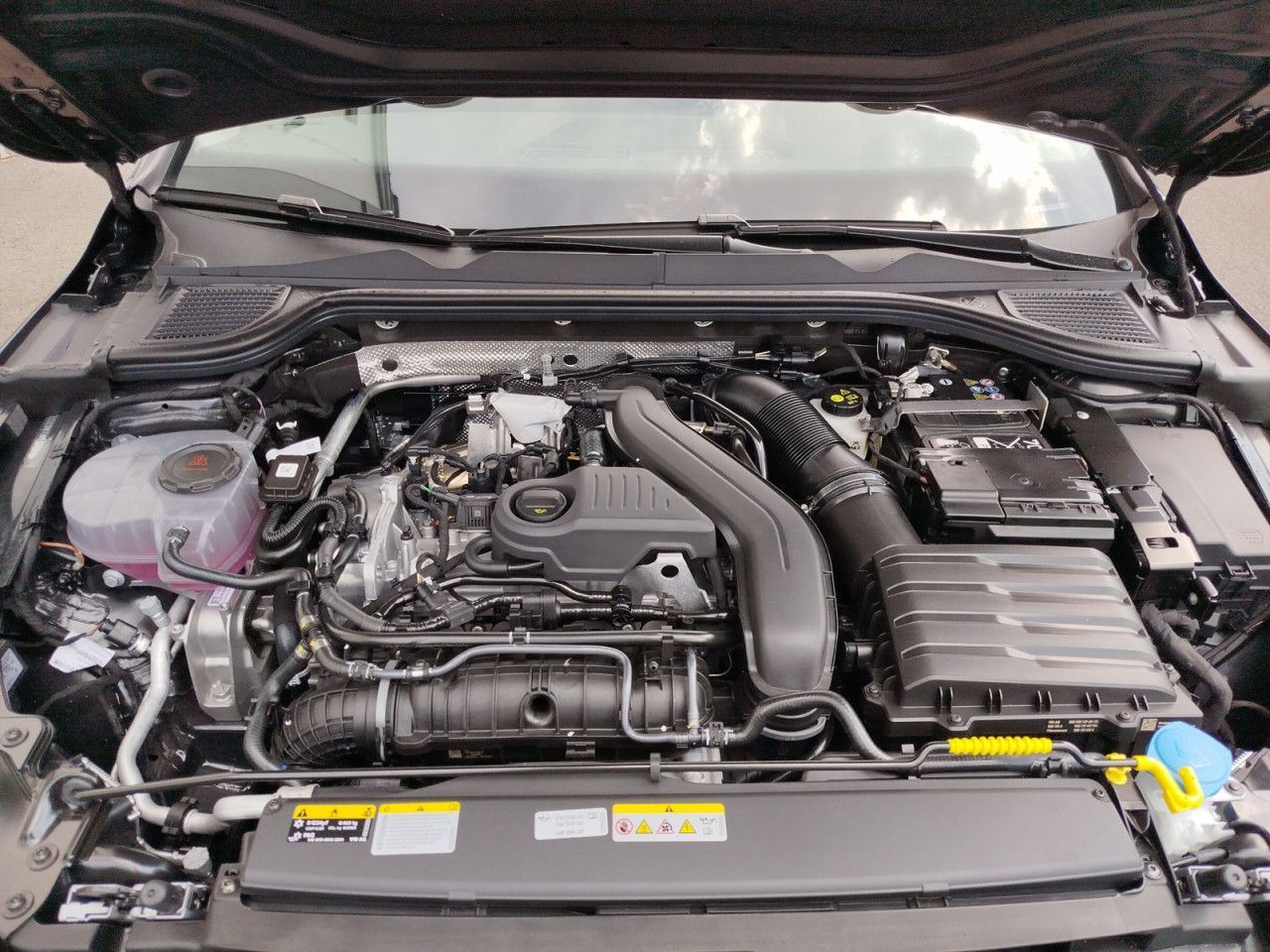 Fahrzeugabbildung Volkswagen Golf Life 1.5 l TSI OPF 85 kW (116 PS) 6-Gang