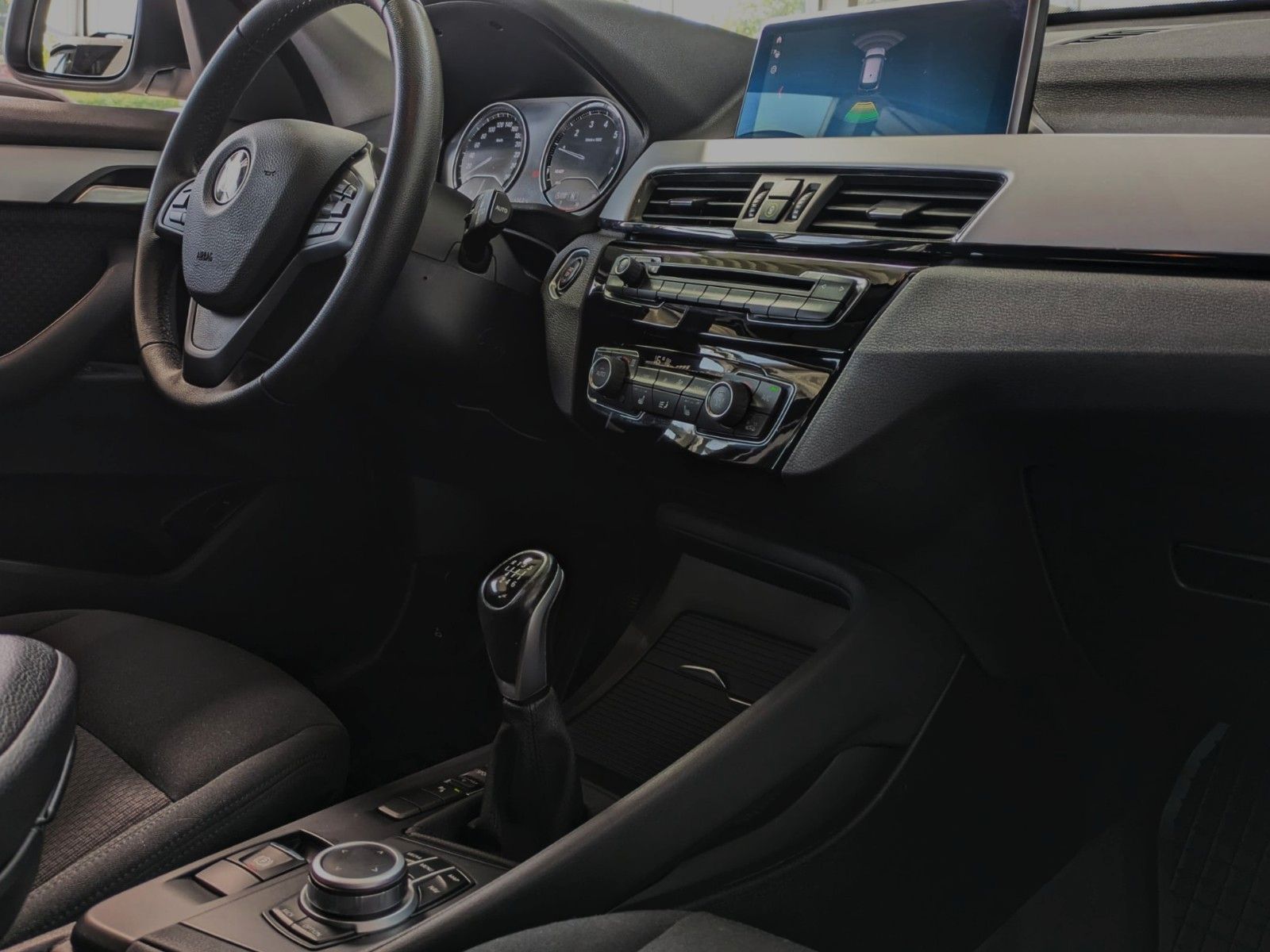 Fahrzeugabbildung BMW X1 18i LCI NAVI SHZ AHK PDC KLIMAAUT 8xALU