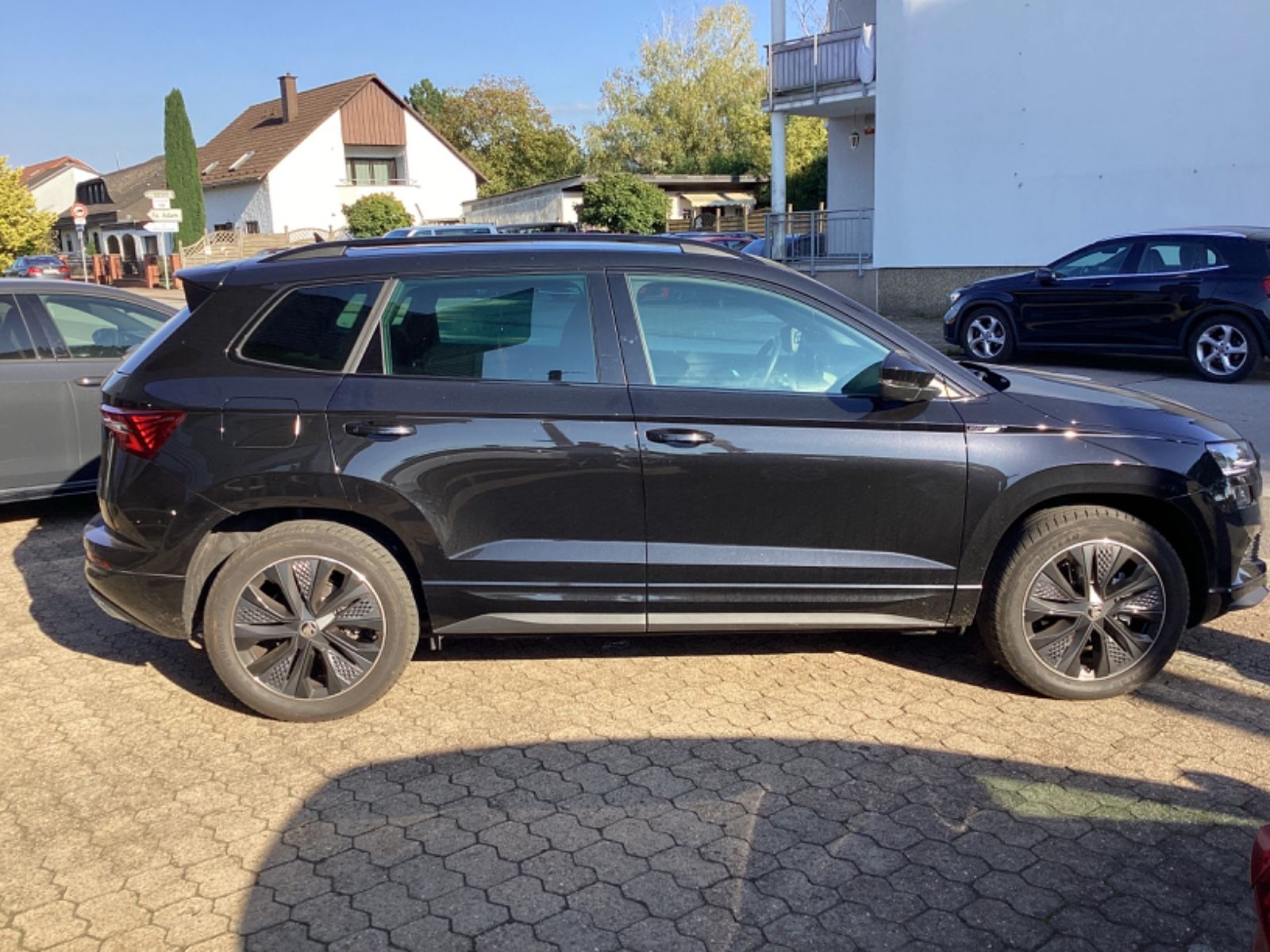 Fahrzeugabbildung SKODA Karoq Sportline 2.0 TSI DSG 4x4 Navi AHK ACC