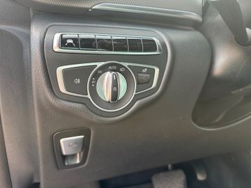 Mercedes V 220 - 12
