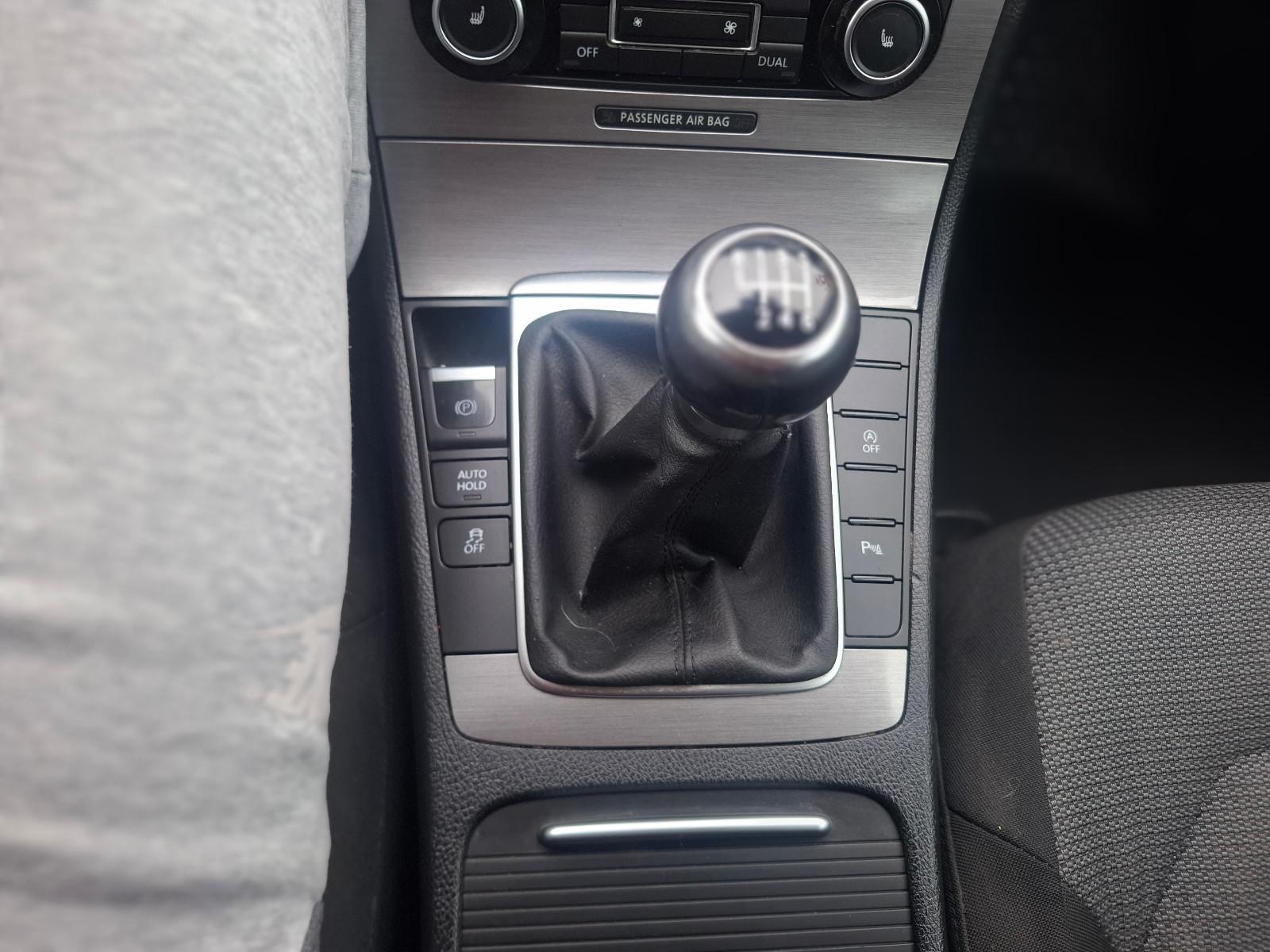 Volkswagen Passat 2011 — photo 23
