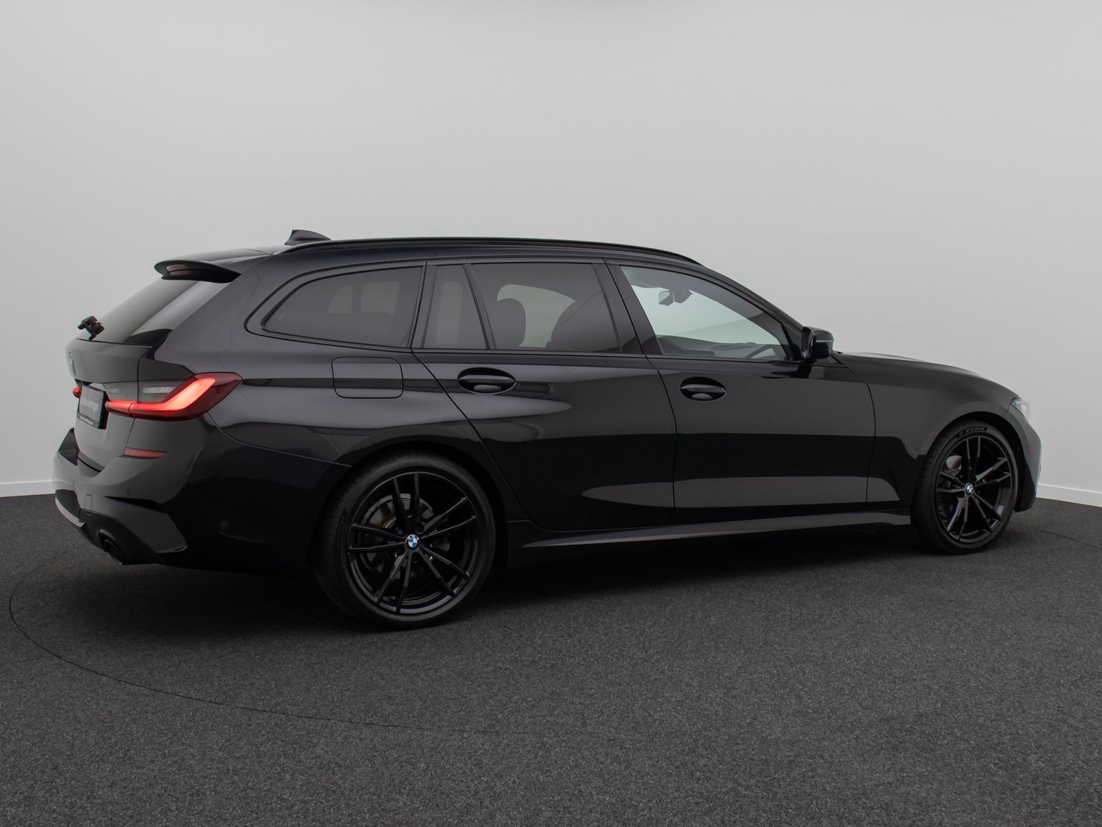 Fahrzeugabbildung BMW 320d xD M Sport Panorama Laser DAB AHK Alarm 19"