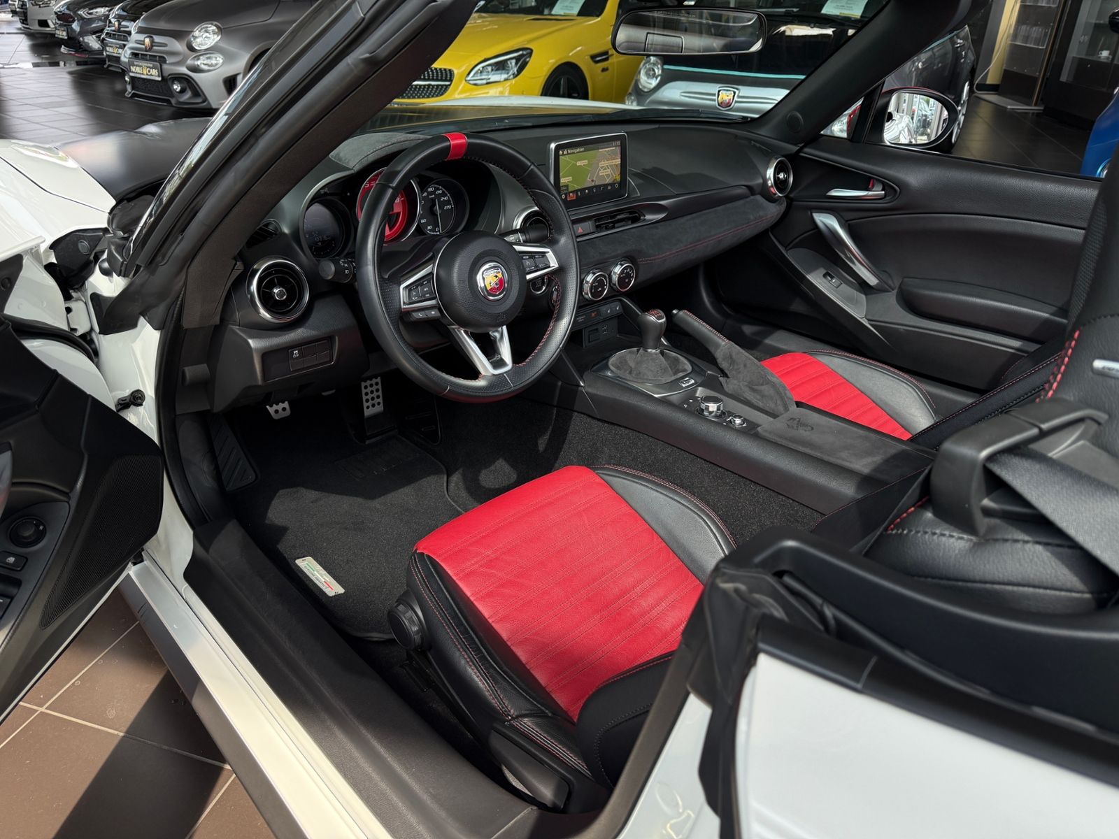 Fahrzeugabbildung Abarth 124 Spider LED LEDER ALU SHZ