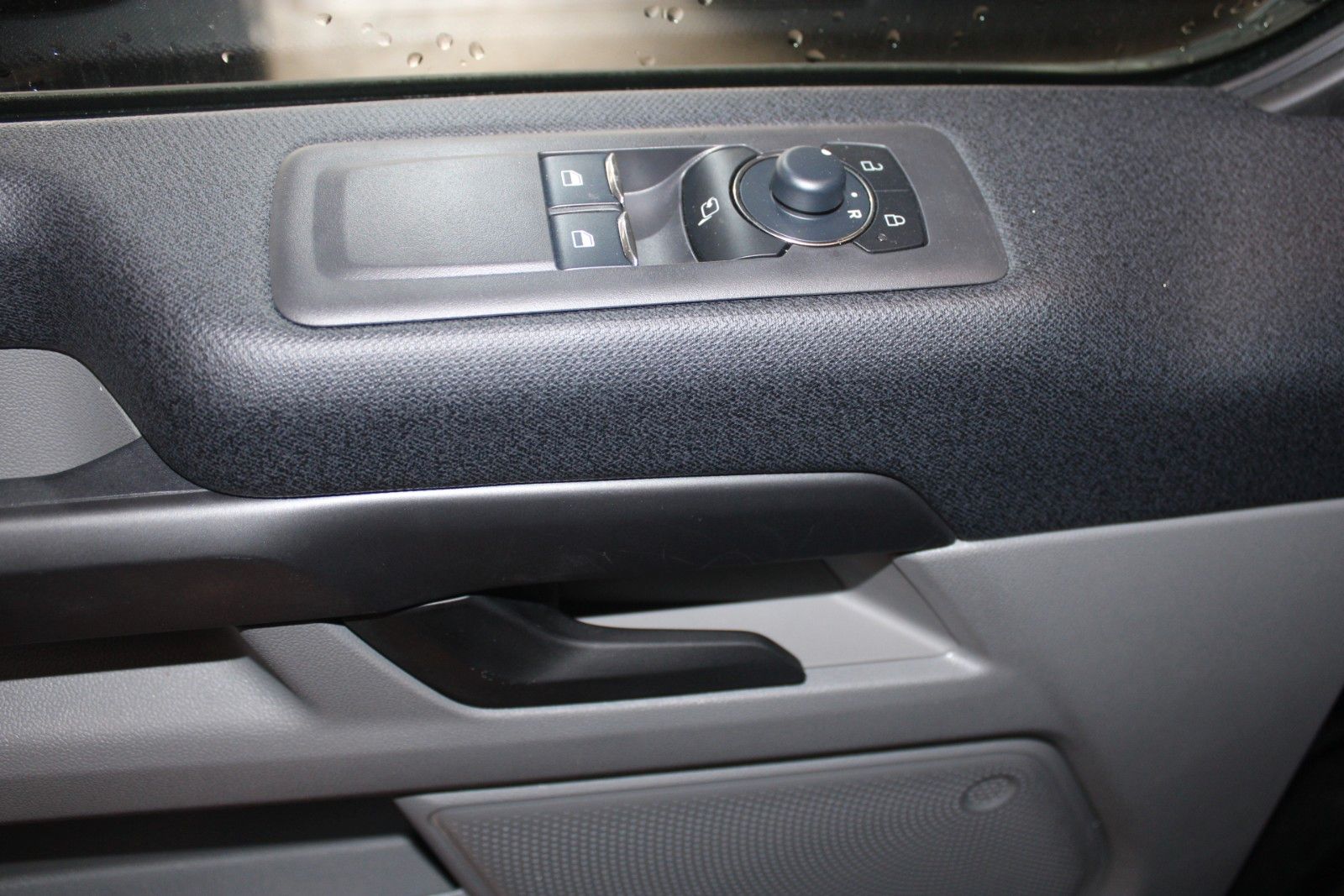 Fahrzeugabbildung Ford Tourneo Custom L1 TREND 8-Sitze LED NAVI CAM uvm