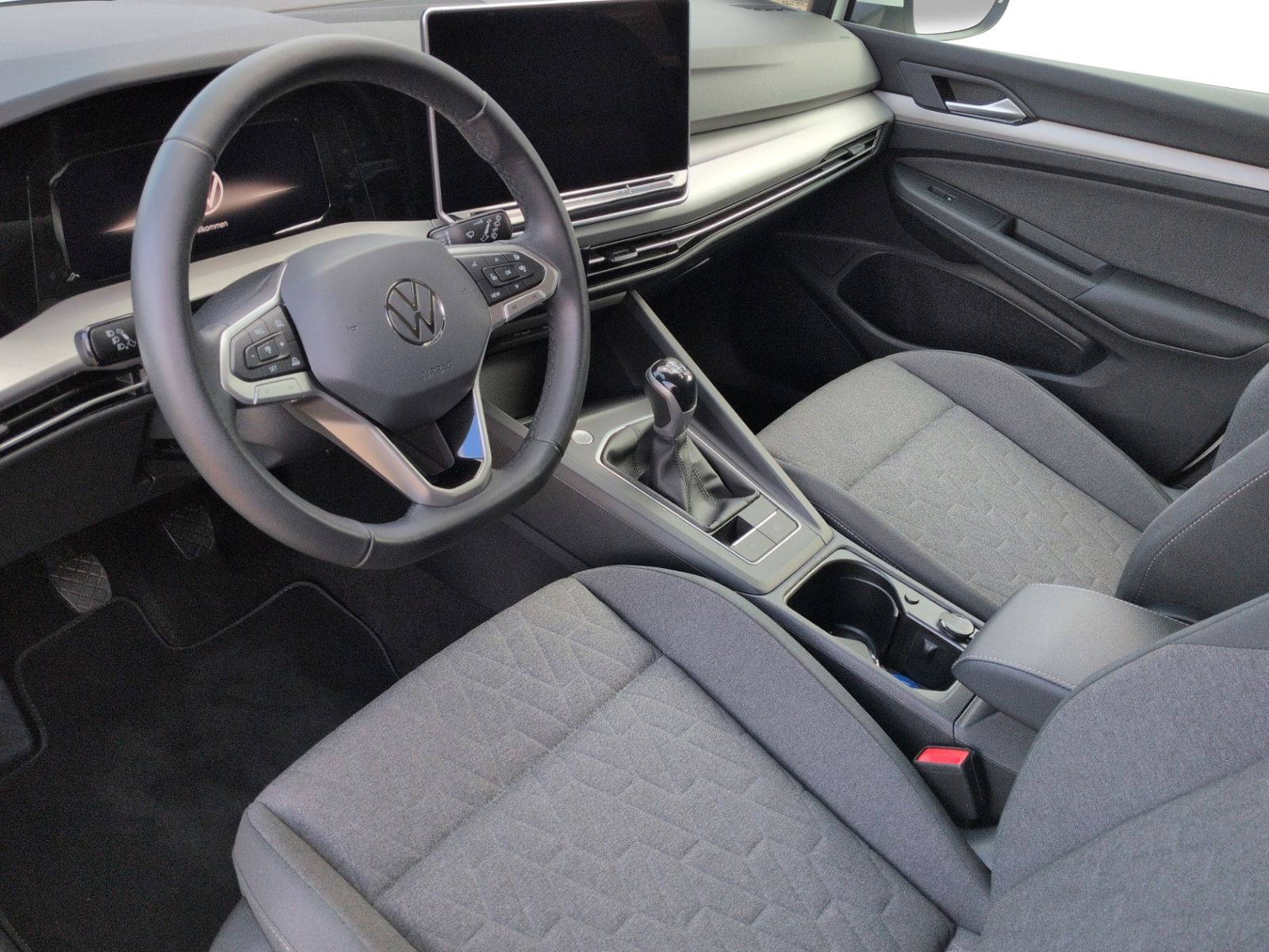 Golf VIII Variant 1.5 TSI Life AHK+APP+NAVI+SHZ