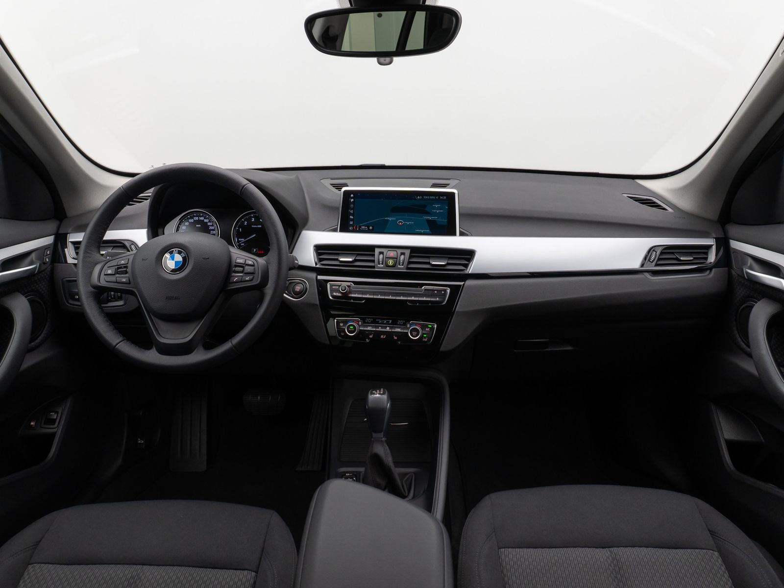 Fahrzeugabbildung BMW X1 xD25e Parkassist DAB Navi Geschwindigkeitsreg