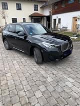 BMW iX1 xDrive30 - - BMW iX1 mit Panoramadach