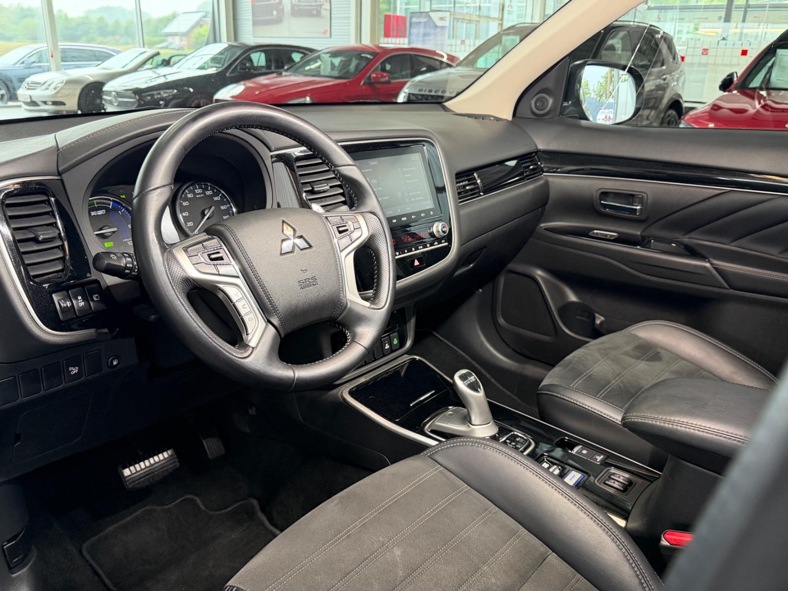 Mitsubishi 2.4 Plug-in Hybrid Outlander Diamant Spirit AHK