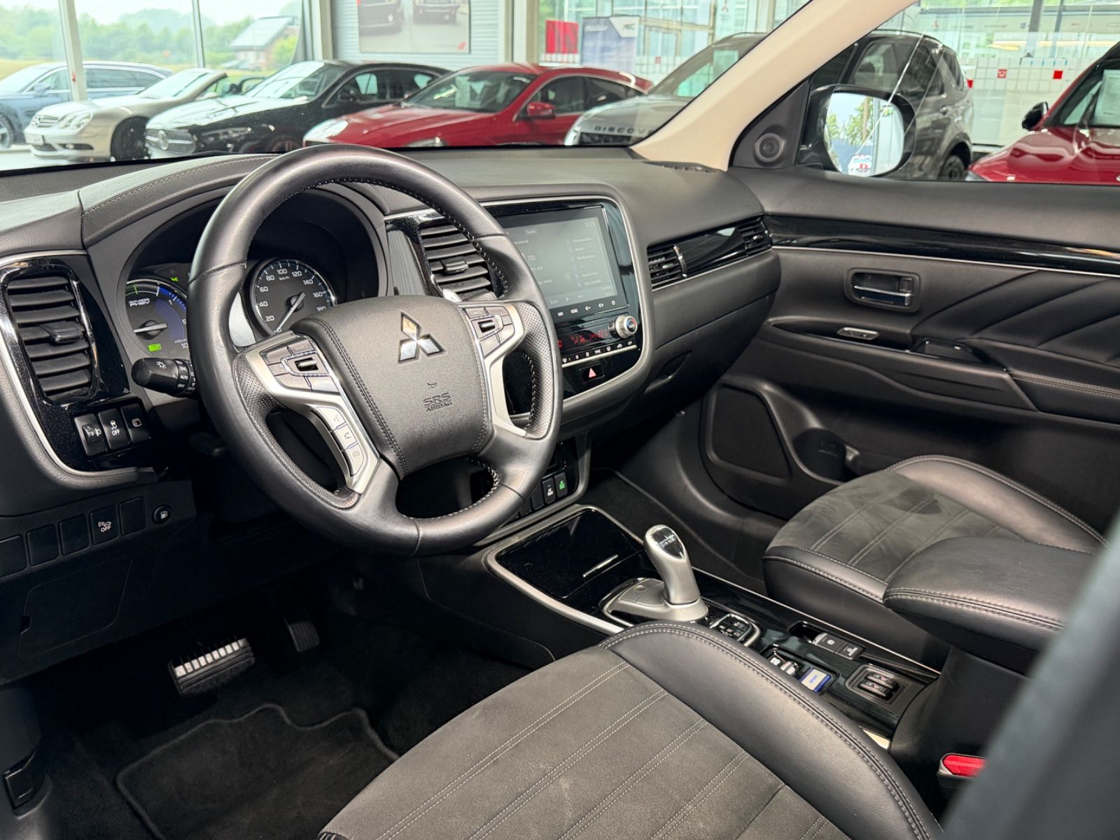Fahrzeugabbildung Mitsubishi 2.4 Plug-in Hybrid Outlander Diamant Spirit AHK