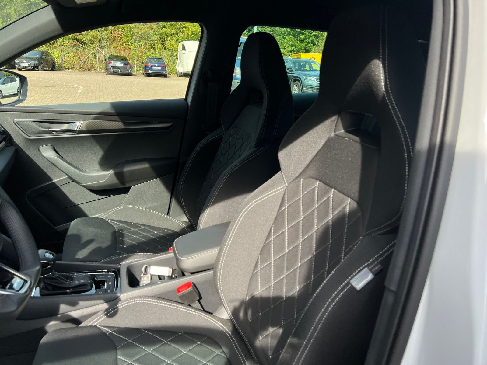 Fahrzeugabbildung SKODA Karoq Sportline 2.0 TSI DSG 4x4 Navi ACC AHK