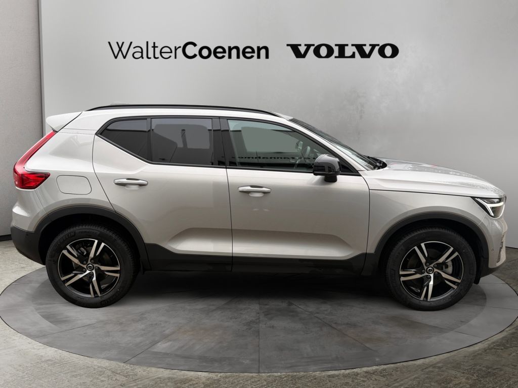 VOLVO XC40 B3 B DKG Plus Dark 360° Notrad getönte Sche VOLVO XC40 B3 B DKG Plus Dark 360° Notrad getönte Sche