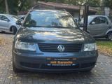 Volkswagen Passat 1,9 TDI Tüv&Service Neu,AHK,Klima - Volkswagen Passat aus 2000: Kombi