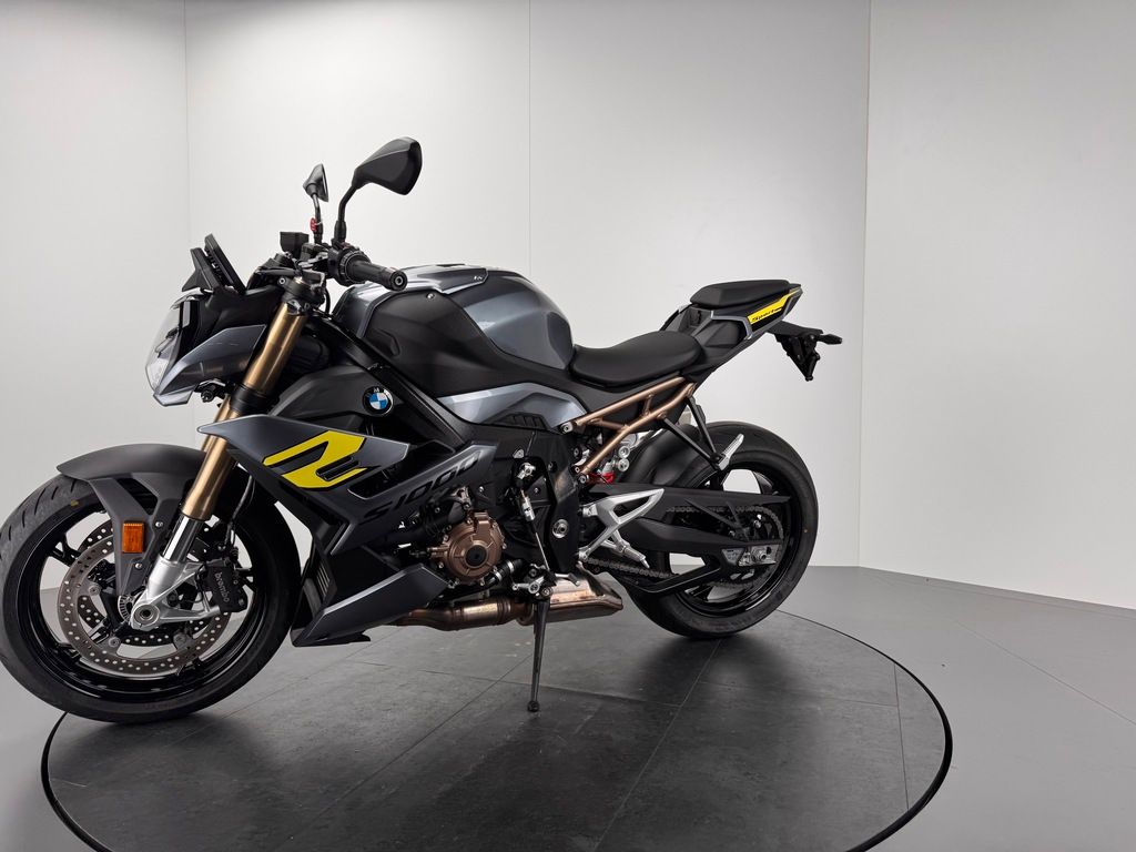 Fahrzeugabbildung BMW S1000 R *NEUWERTIGER *1. HAND