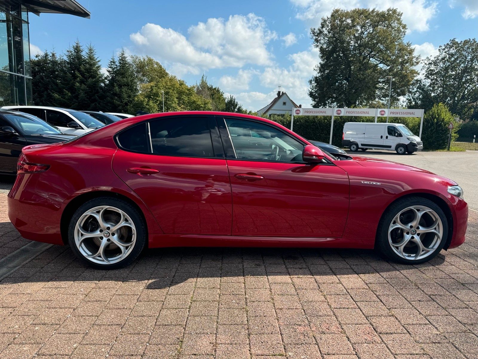 Fahrzeugabbildung Alfa Romeo Giulia Veloce 2.0 AWD 280PS PANORAMA MEMORY KAME