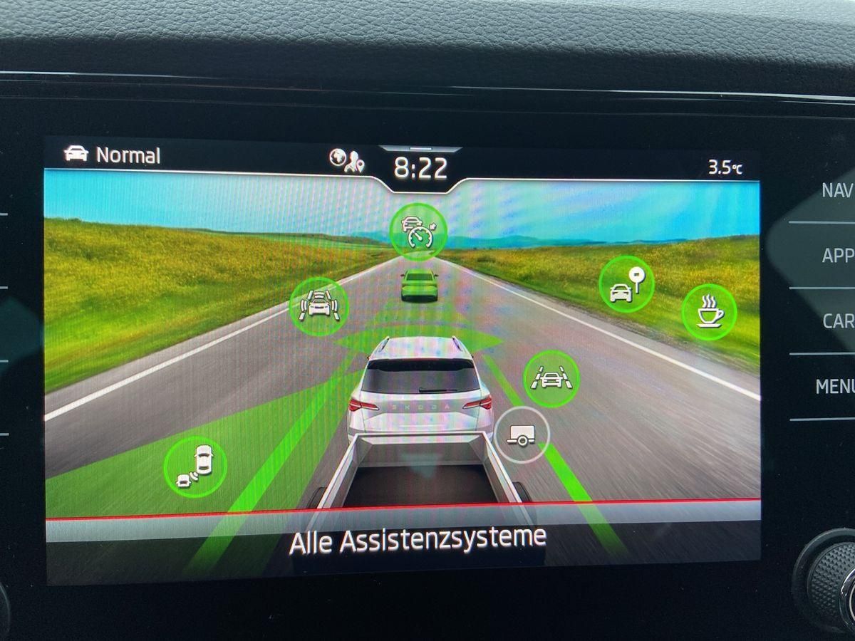 Karoq 1.5  TSI Sportline DSG Matrix ACC DCC RFK