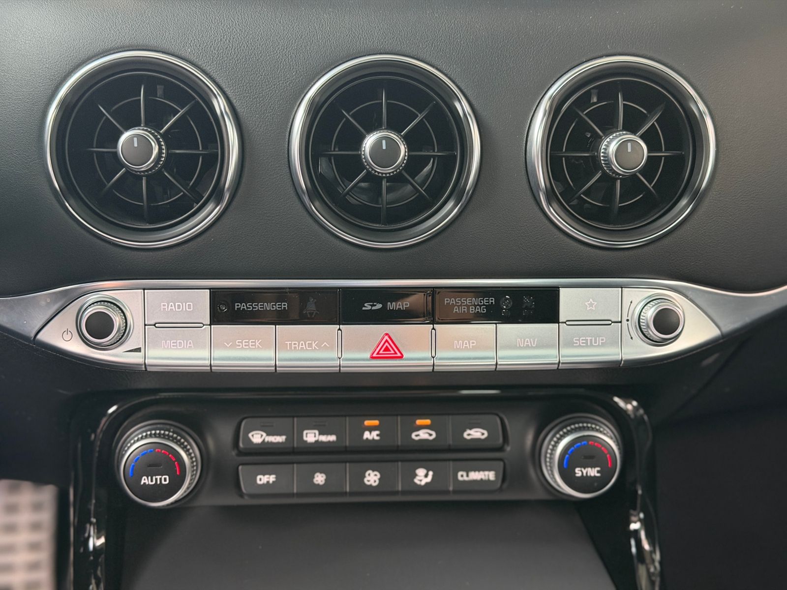 Fahrzeugabbildung Kia Stinger GT 4WD HUD PANO H/K LED NAV RFK SHZ