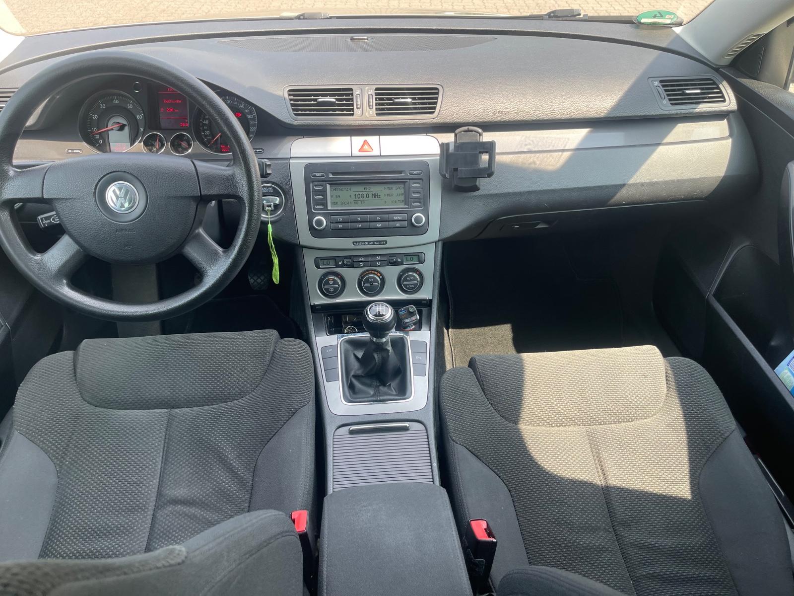 Volkswagen Passat 2005 — photo 14
