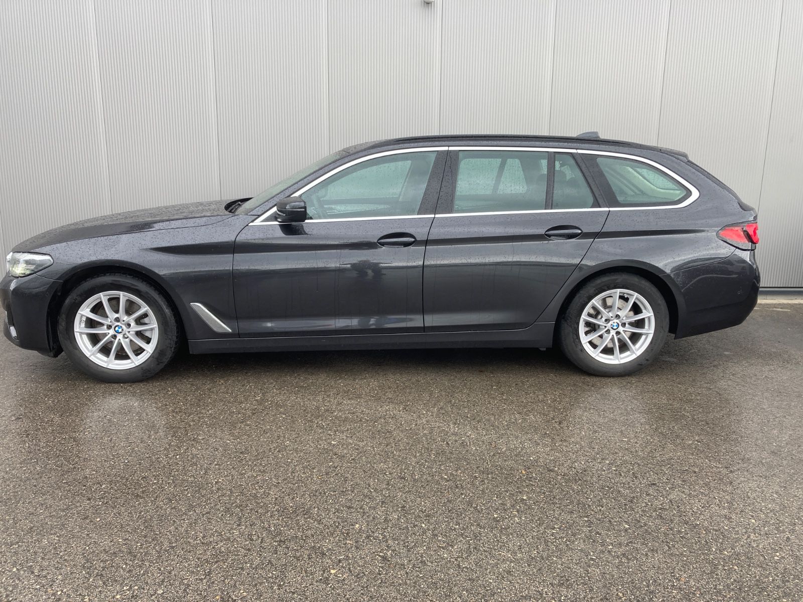 BMW 520dATouring *WLAN*Navi*AHK*DAB