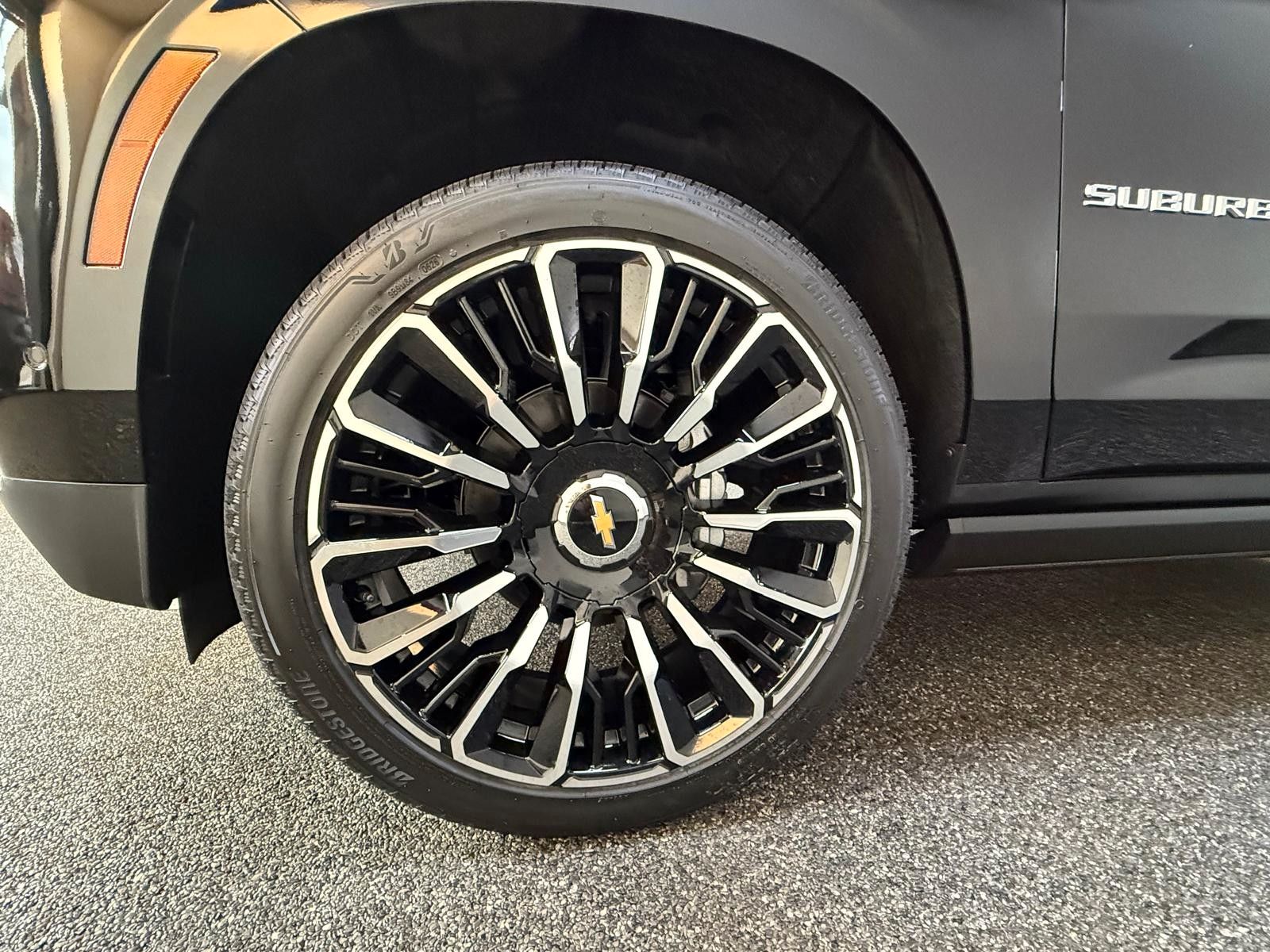 Fahrzeugabbildung Chevrolet 2026 SUBURBAN HIGH COUNTRY 24"-PANORAMA