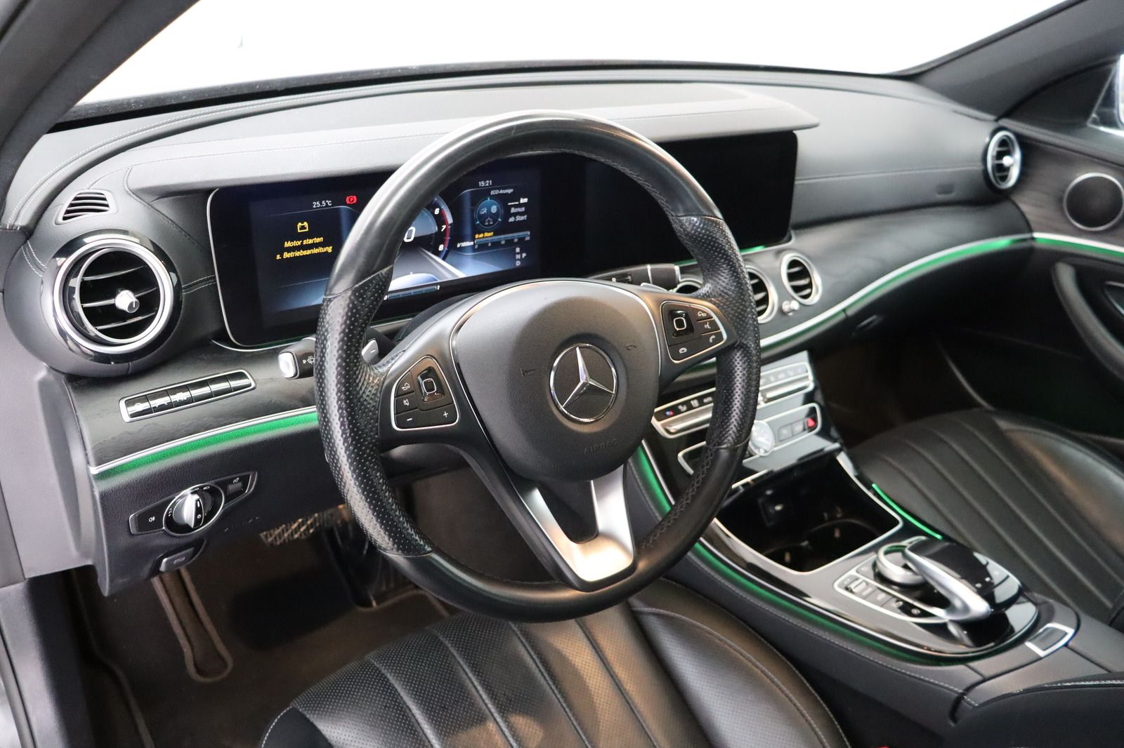 Fahrzeugabbildung Mercedes-Benz E 400 T 4Matic * Airmatic * STHZ * Memory AVANTG