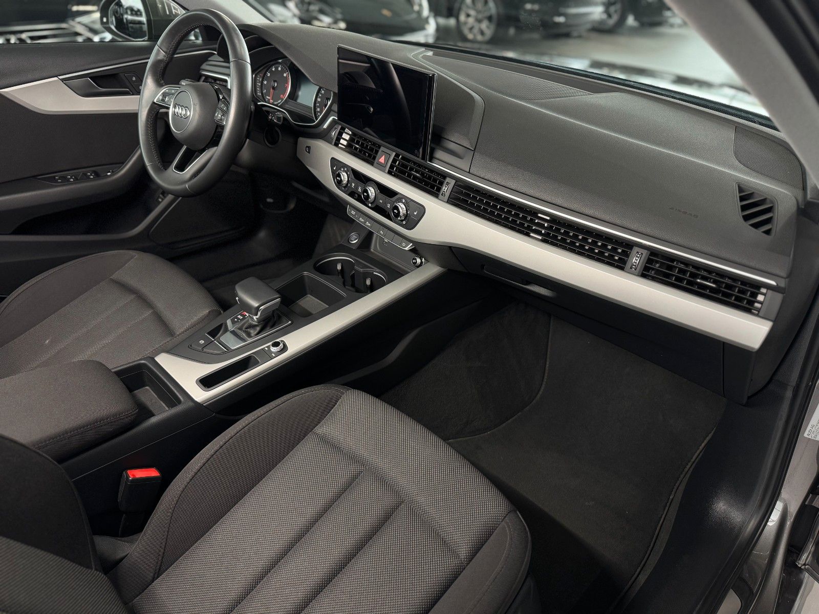 Fahrzeugabbildung Audi A4 Avant 40 2.0 TFSI advanced "Business-Paket"