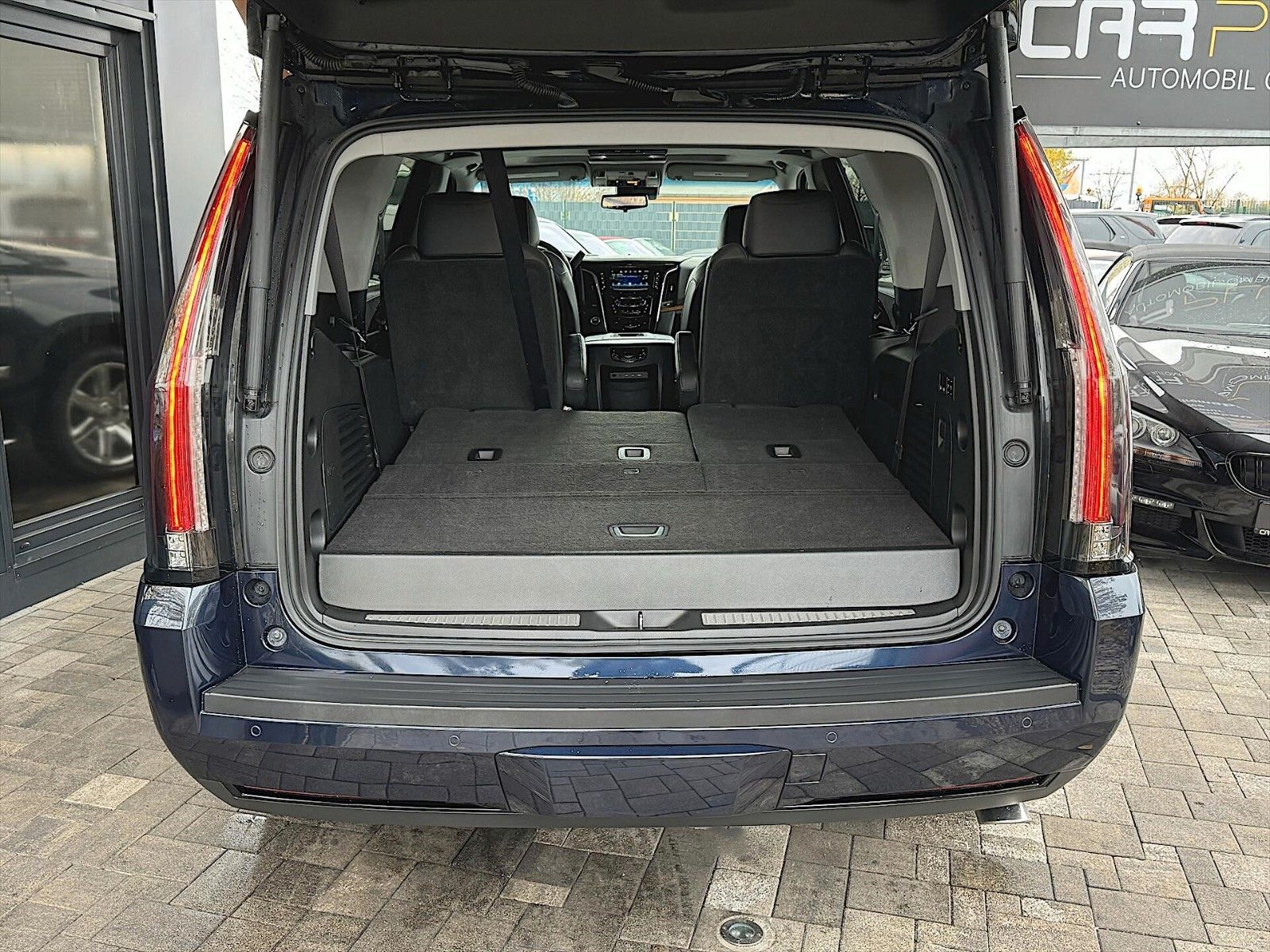 Fahrzeugabbildung Cadillac Escalade 6.2 L Sport Luxury *LED*TV*360°*HeadUp*