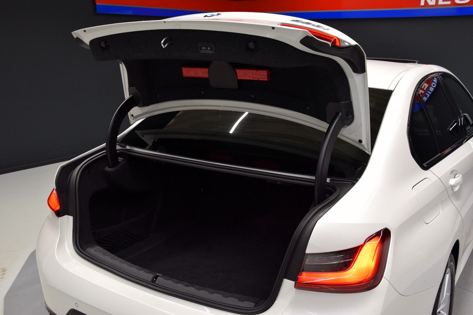 Fahrzeugabbildung BMW 320 i xDrive M Sport Schiebed. ACC Kamera HeadUp