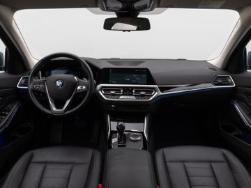 Fahrzeugabbildung BMW 320d Luxury Line Kamera HUD DAB HiFi Komfort LED