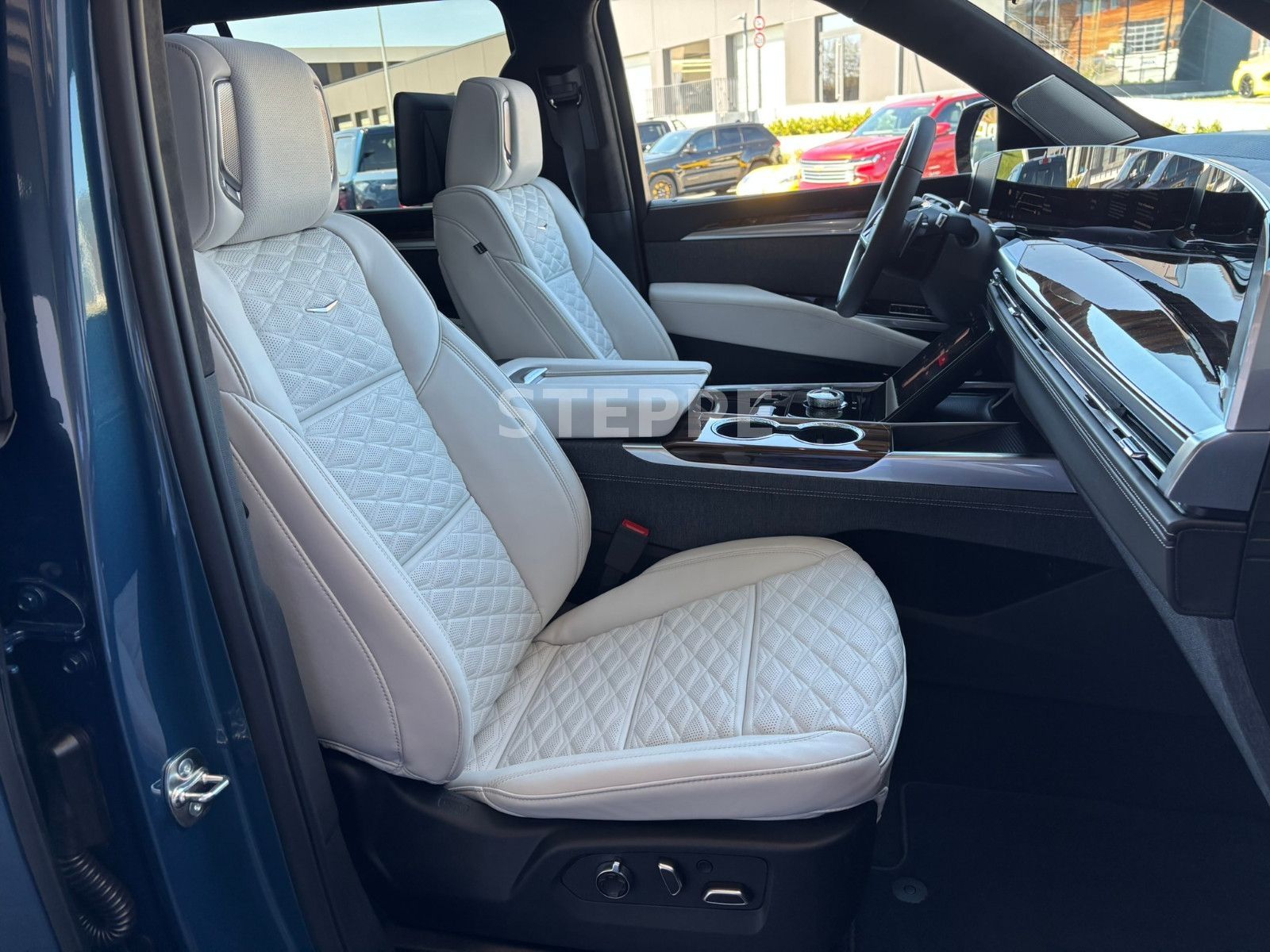 Cadillac Escalade FACELIFT MY26 6.2 V8 ESV Sport Platinum