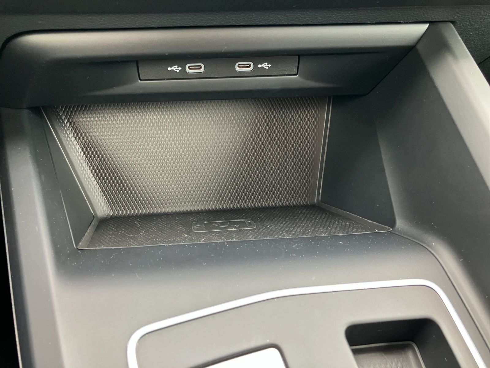 Fahrzeugabbildung Volkswagen Golf VIII Variant Life TDI DSG LED SH PDC Ambien