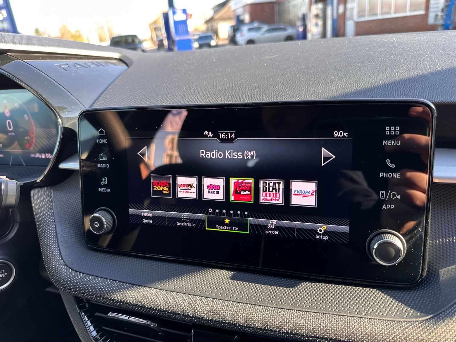 Fahrzeugabbildung SKODA Fabia 1.0 TSI DSG Selection LED/PDC/SHZG/APP/GRA