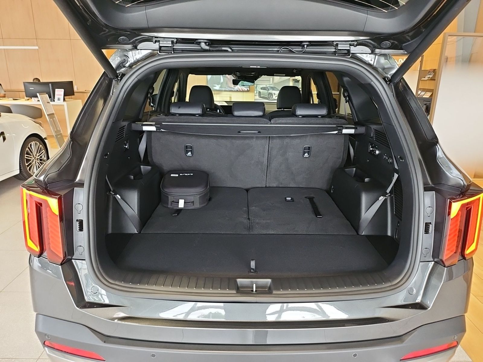 Fahrzeugabbildung Kia SORENTO PE 1.6T PHEV AWD PLAT 7S NAP PR