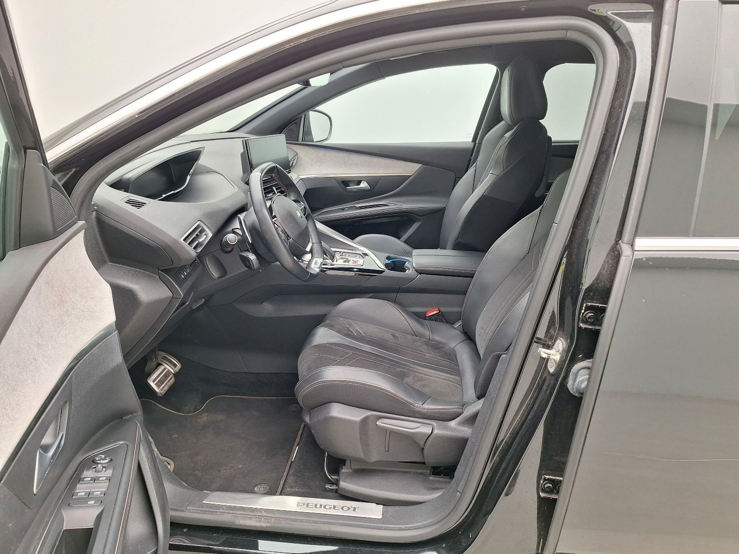 Fahrzeugabbildung Peugeot 5008 GT 1.5D NAVI/LED/ALCANTARA/SHZ/ACC/R'CAM