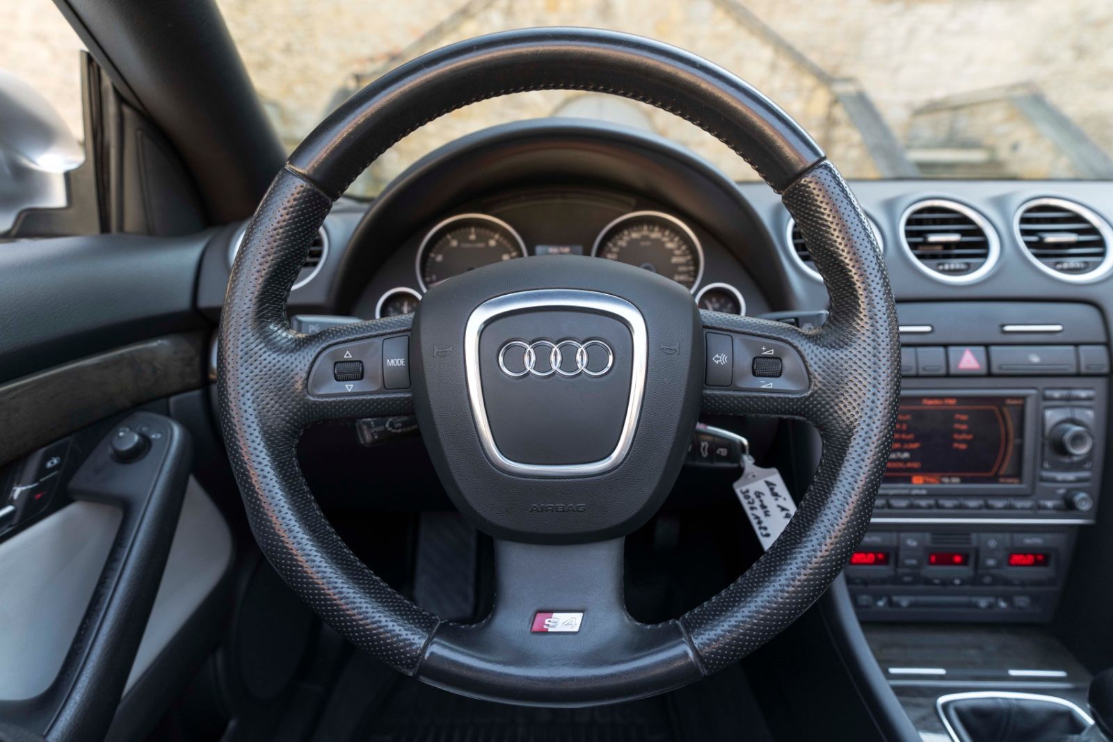 Fahrzeugabbildung Audi S4 Cabriolet 4.2 quattro TEMPOMAT M+S LEDER