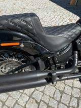 Harley-Davidson Street Bob 114 FXBBS vivid black - Harley-Davidson Motorräder in Dresden